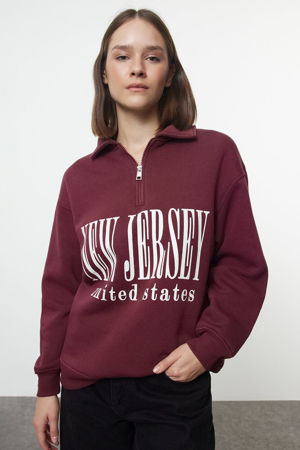 Trendyolmilla Bordo Oversize Kalıp Kalın içi Polarlı Slogan Baskılı Fermuarlı Örme Sweatshirt TWOAW25SW00134