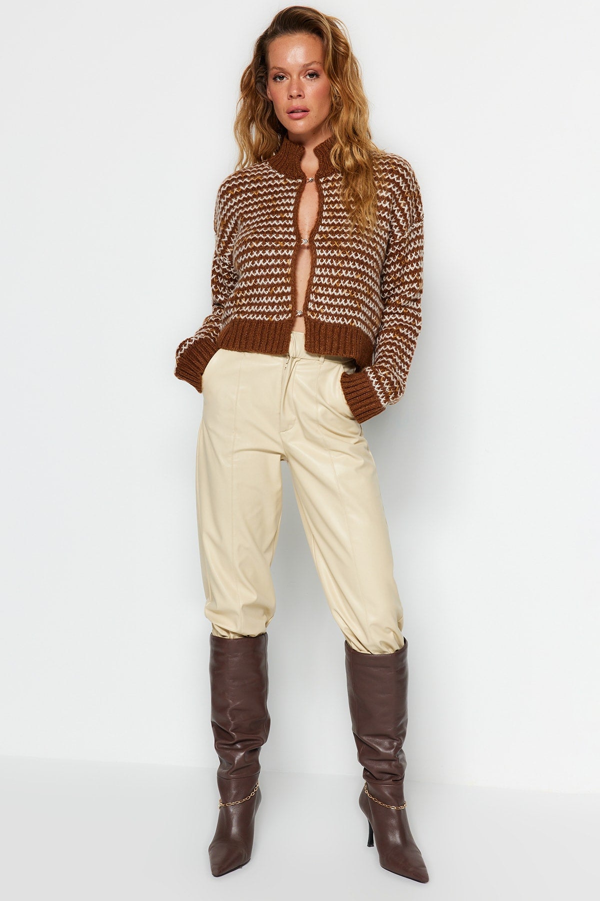 Trendyolmilla Kahverengi Yumuşak Dokulu Degrade Triko Hırka TWOAW24HI00052