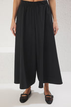 Siyah Etek Görünümlü Mat Dokulu Wide Leg Extra Geniş Paça Beli Lastikli Pantolon TWOSS25PL00101
