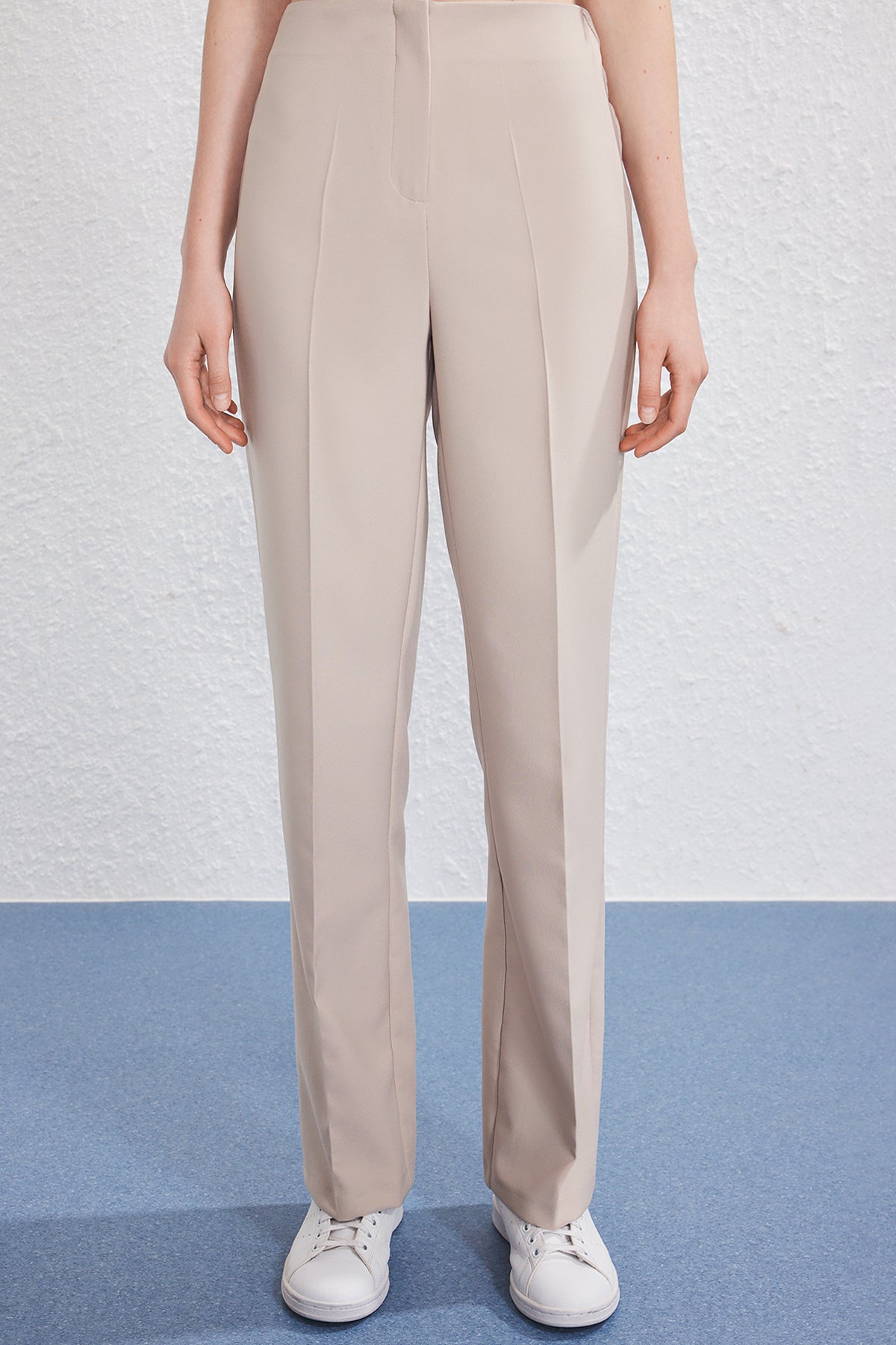Trendyolmilla Siyah Arka Beli Lastikli Straight/Düz Kesim Dokuma Pantolon TWOSS25PL00102