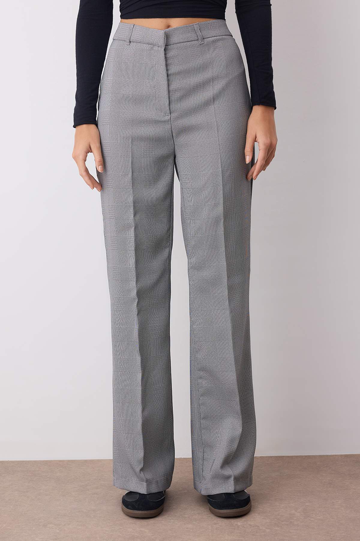 Gri Ekoseli Flare Bootcut Kumaş Pantolon TWOAW26PL00067