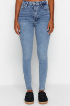 Trendyolmilla Açık Mavi Şekillendiren Etki Yüksek Bel Esnek Skinny Jeans TWOAW24JE00070