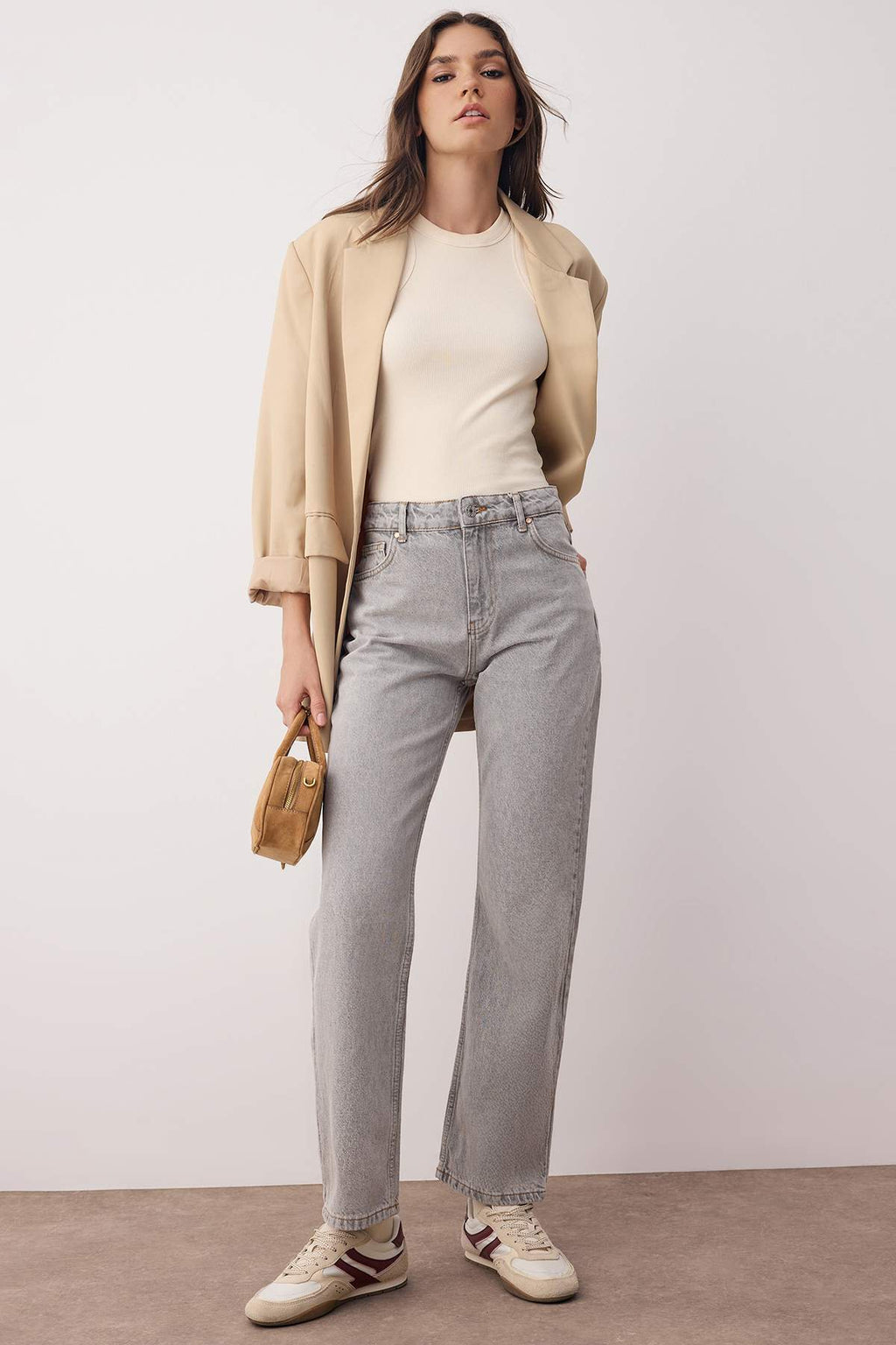 Trendyolmilla Gri Yüksek Bel Boru Paça Yeni Straight Jeans TWOAW26JE00060