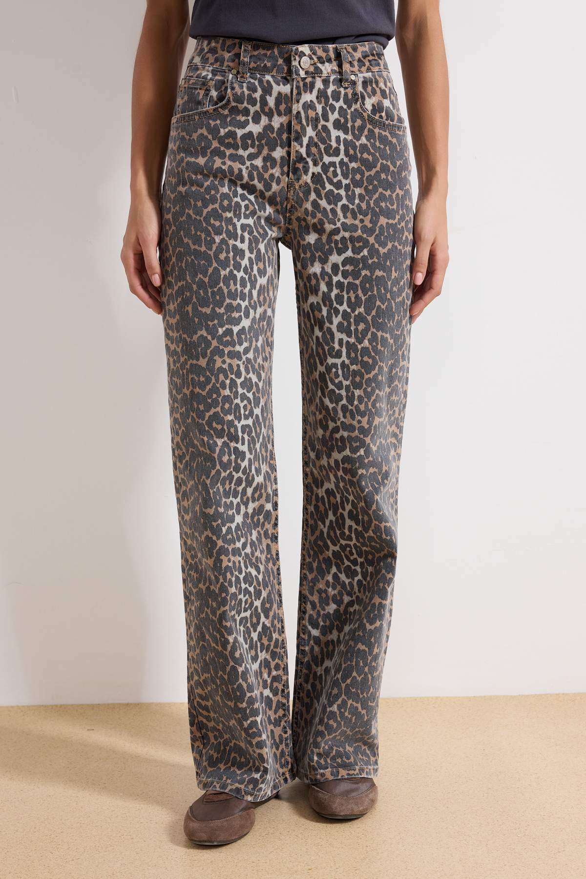 Trendyolmilla Çok Renkli Leopar Desenli Kahverengi Yüksek Bel Orta Esnek Wide Leg Jeans TWOAW25JE00309