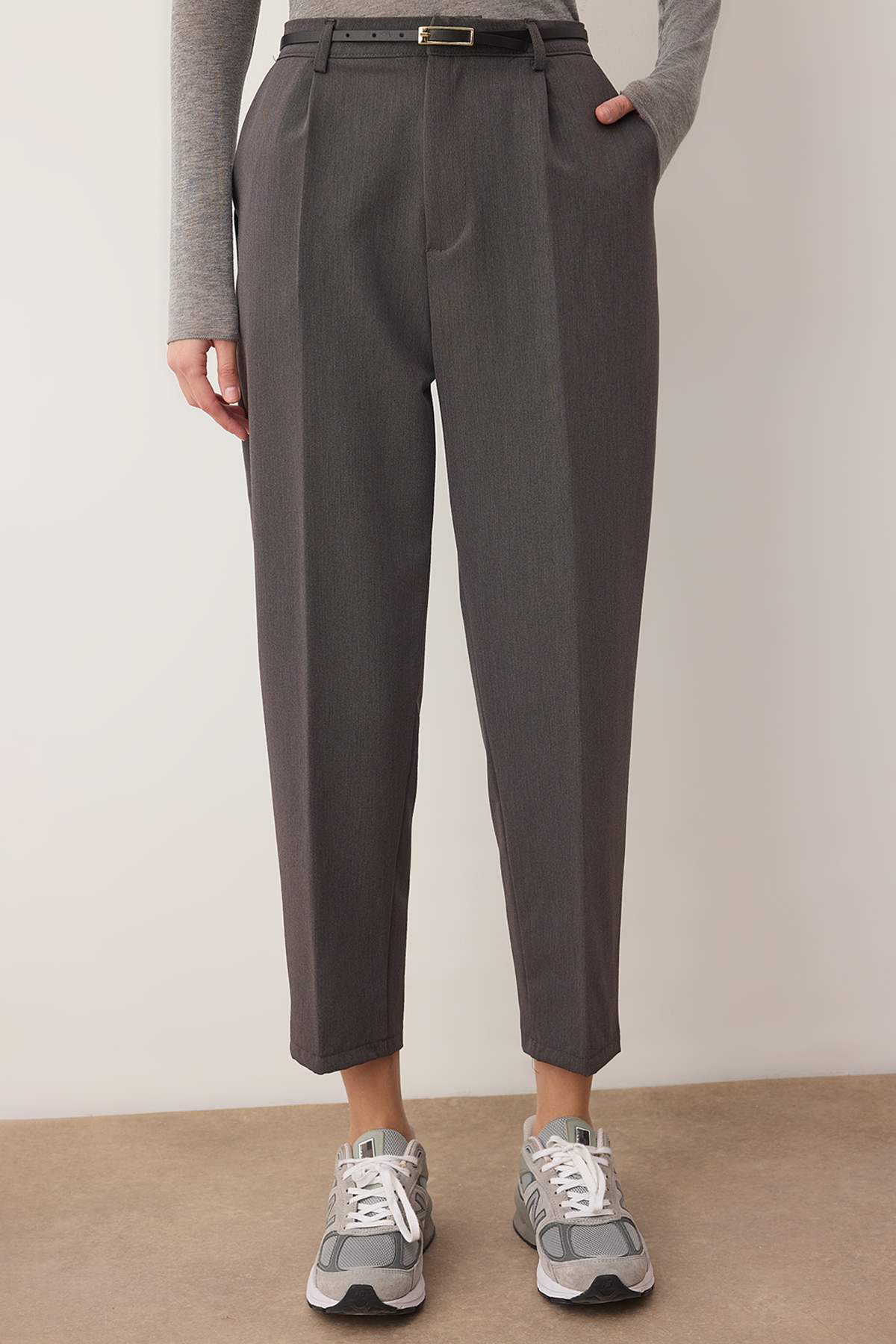 Trendyolmilla Gri Kemerli Havuç/Şalvar Kalıp Dokuma Pantolon TWOAW26PL00167