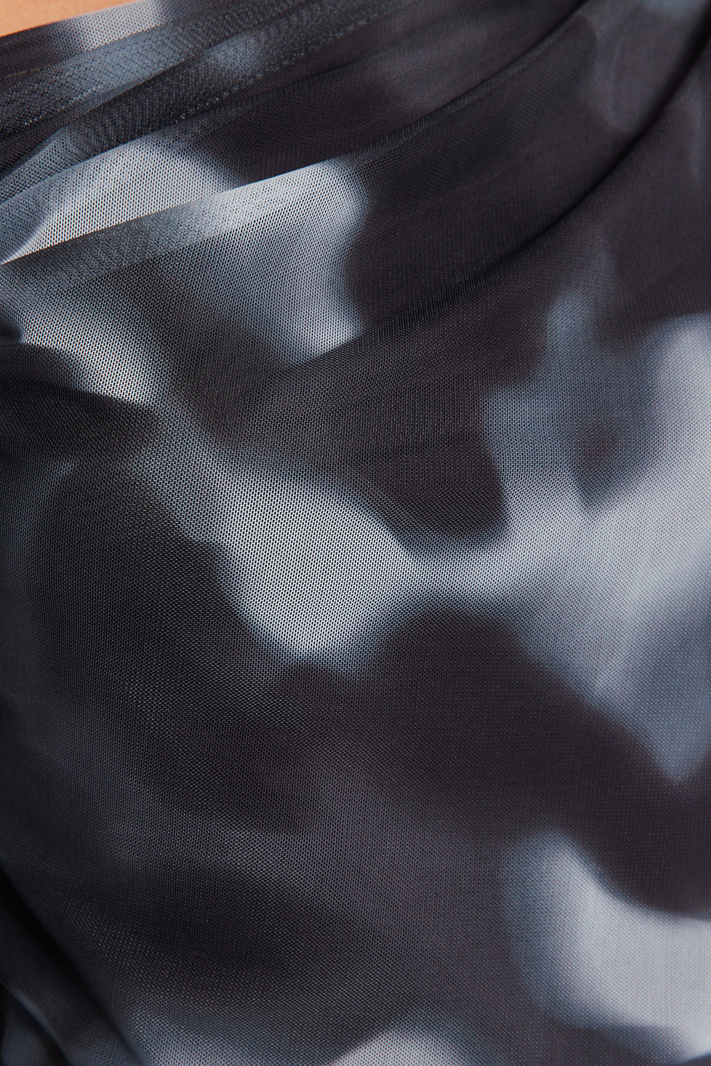 Trendyolmilla Antrasit Tül Fitted/Vücuda Oturan Astarlı Asimetrik Yaka Bluz TWOAW24BZ00051