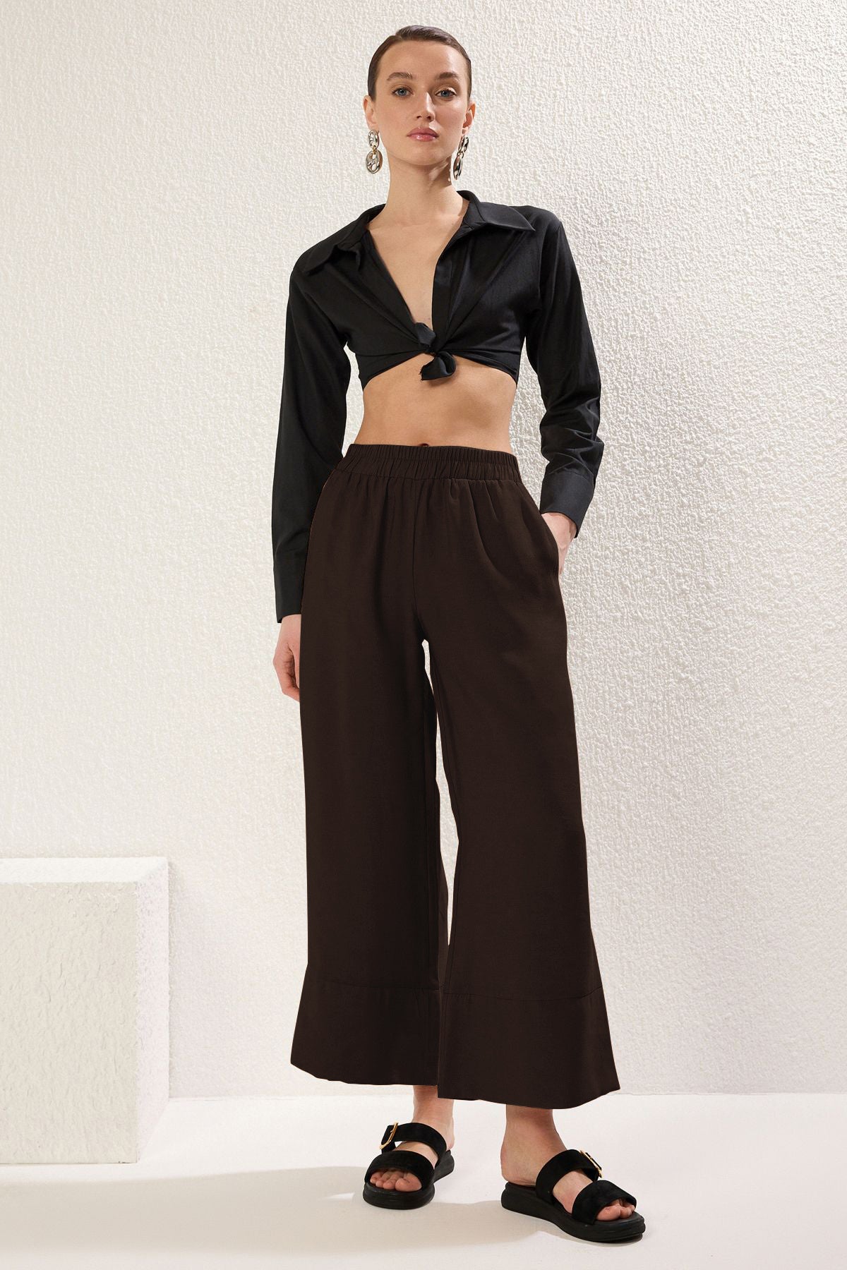 Trendyolmilla Vizon Modal Cep Detaylı Wide Leg/Geniş Paça Pileli Dokuma Pantolon TWOSS25PL00081 Palazzo
