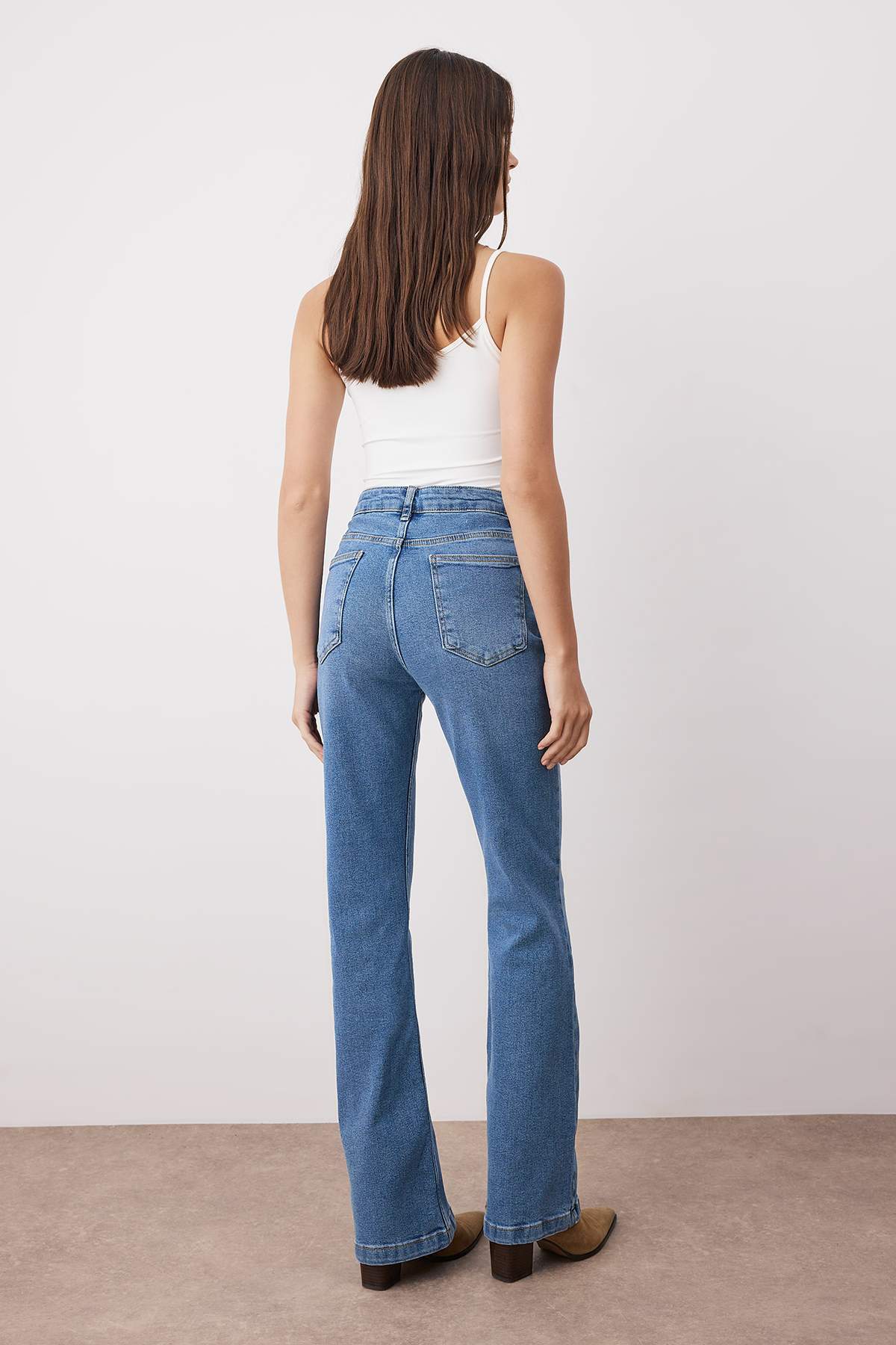 Trendyolmilla Kahverengi Yüksek Bel Orta Esnek Flare İspanyol Paça Jeans TWOAW26JE00047