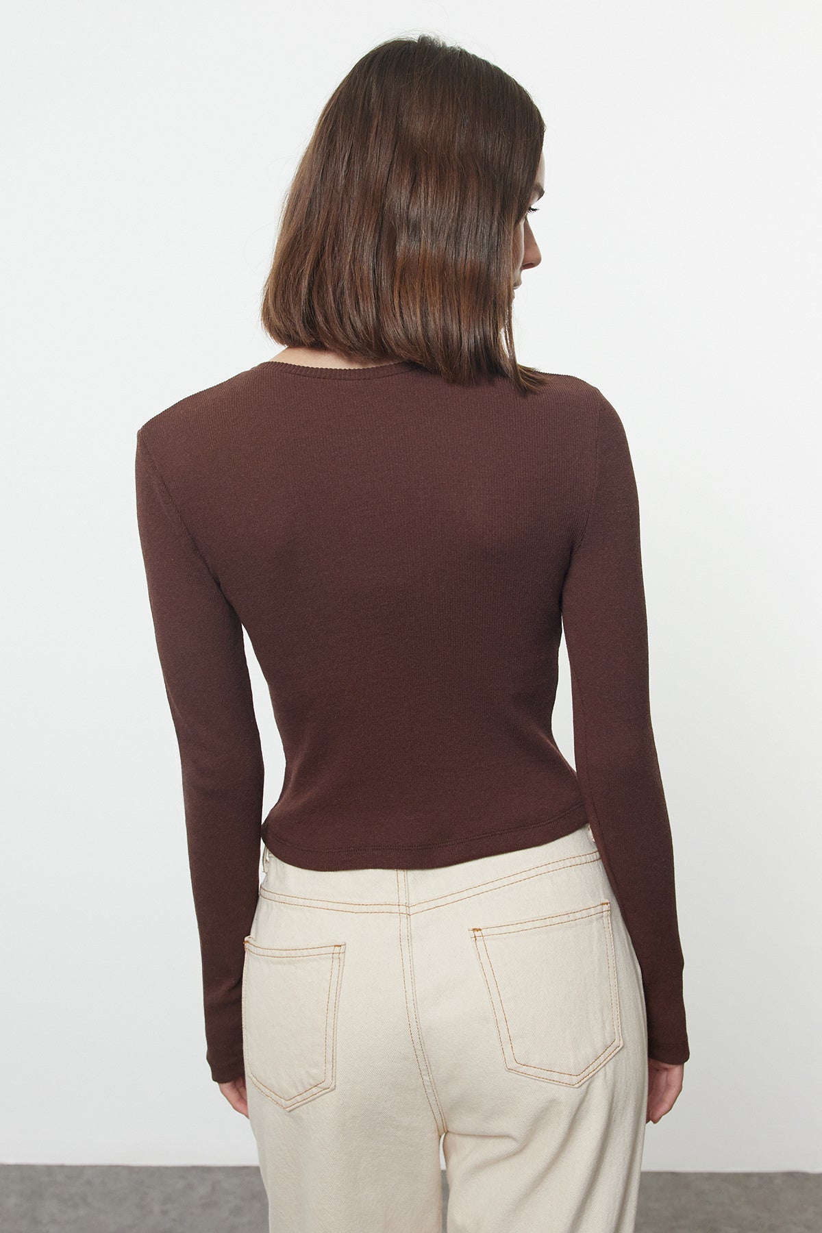 Trendyolmilla Kahverengi-Bej 2'li Paket Vücuda Oturan Bisiklet Yaka Fitilli Crop Esnek Örme Bluz TWOAW22BZ0331