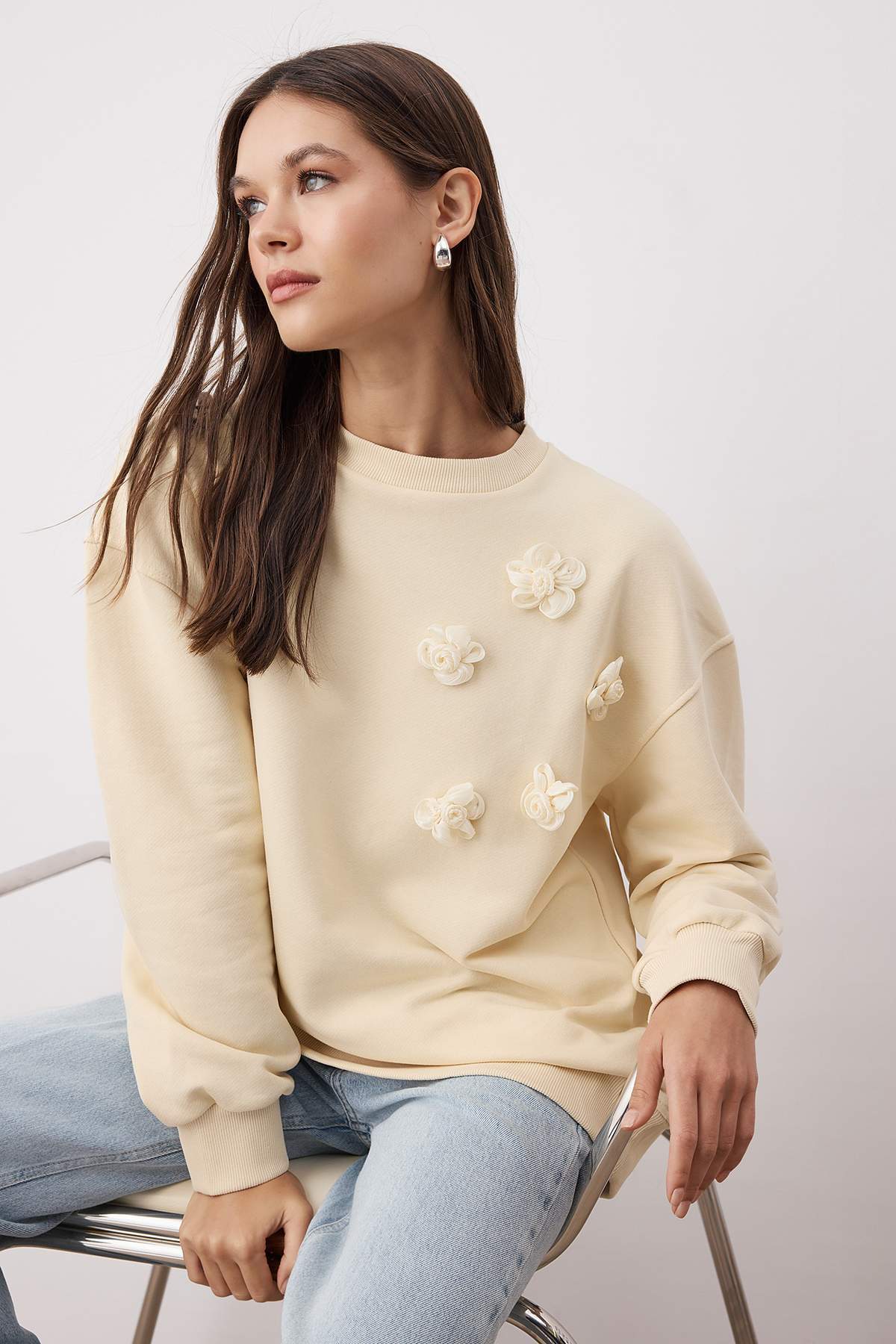 Taş Kalın Şardonsuz Aksesuar Çiçek Detaylı Oversize/Geniş Kesim Örme Sweatshirt TWOAW26SW00004 Secondary image