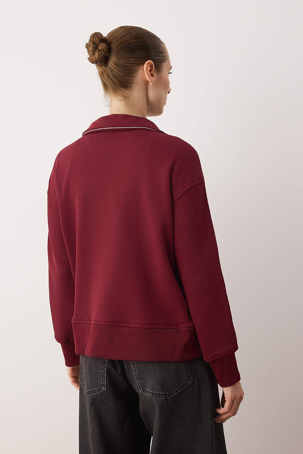 Trendyolmilla Bordo Fermuarlı Polo Yaka Şerit Detaylı Regular/Normal Kesim Örme Sweatshirt TWOAW26SW00034