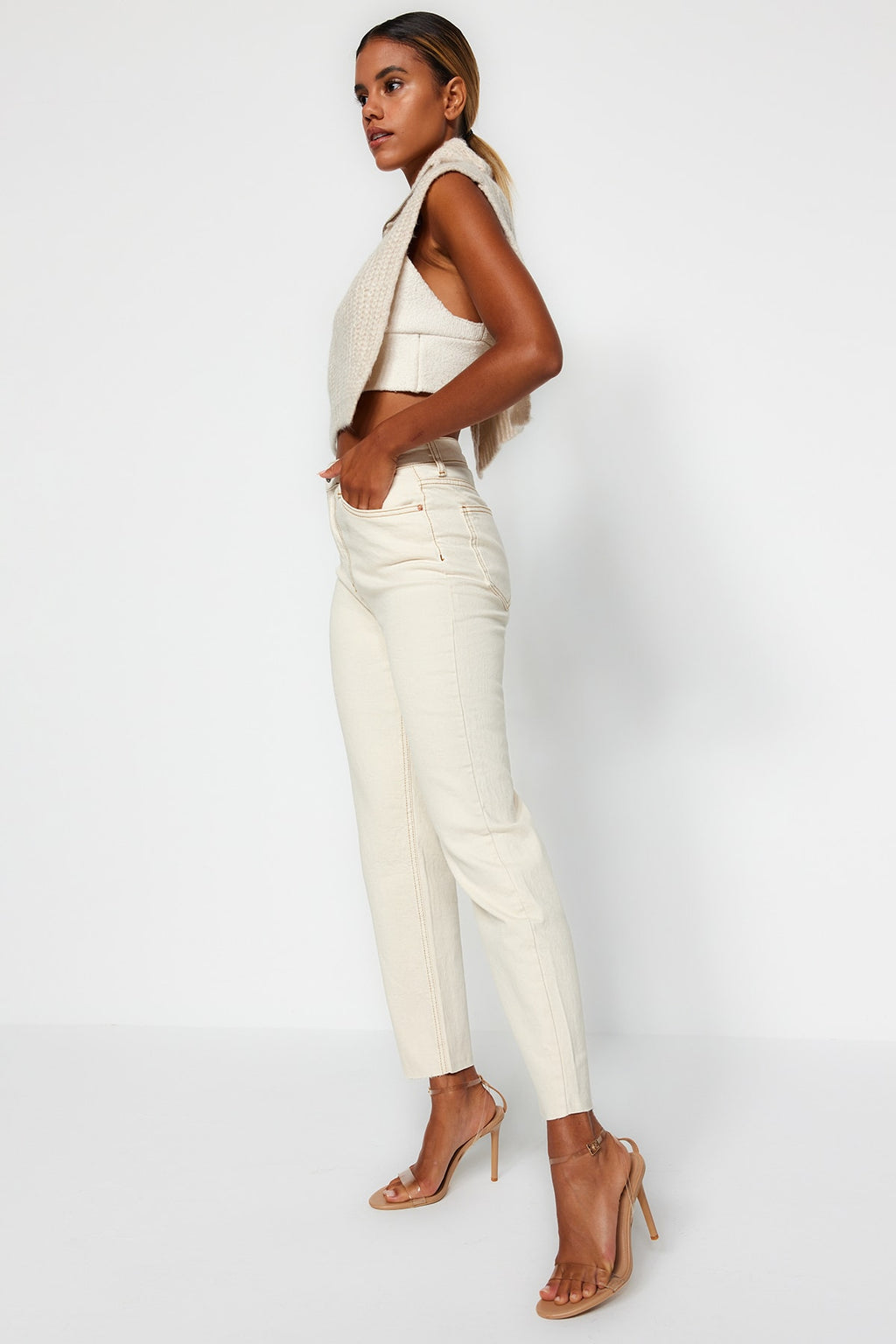 Trendyolmilla Açık Mavi Yüksek Bel Az Esnek Mom Kesik Paça Jeans TWOSS23JE00094