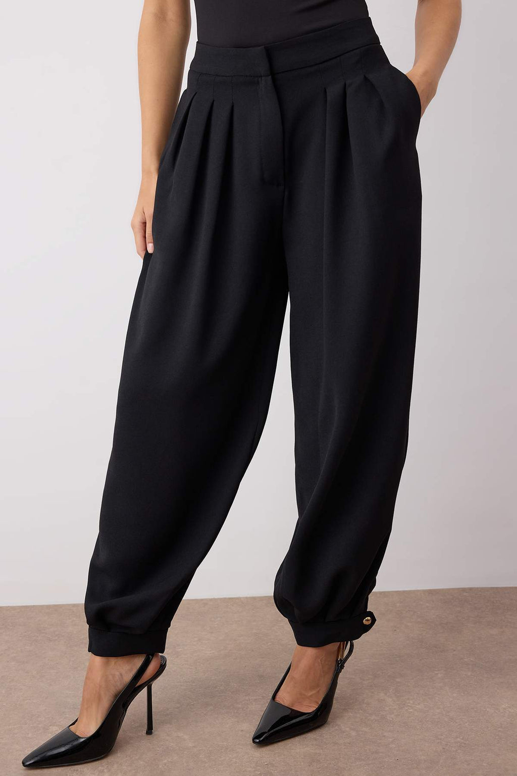 Siyah Şalvar/Harem Dökümlü Düğme Detaylı Pantolon TWOAW26PL00065