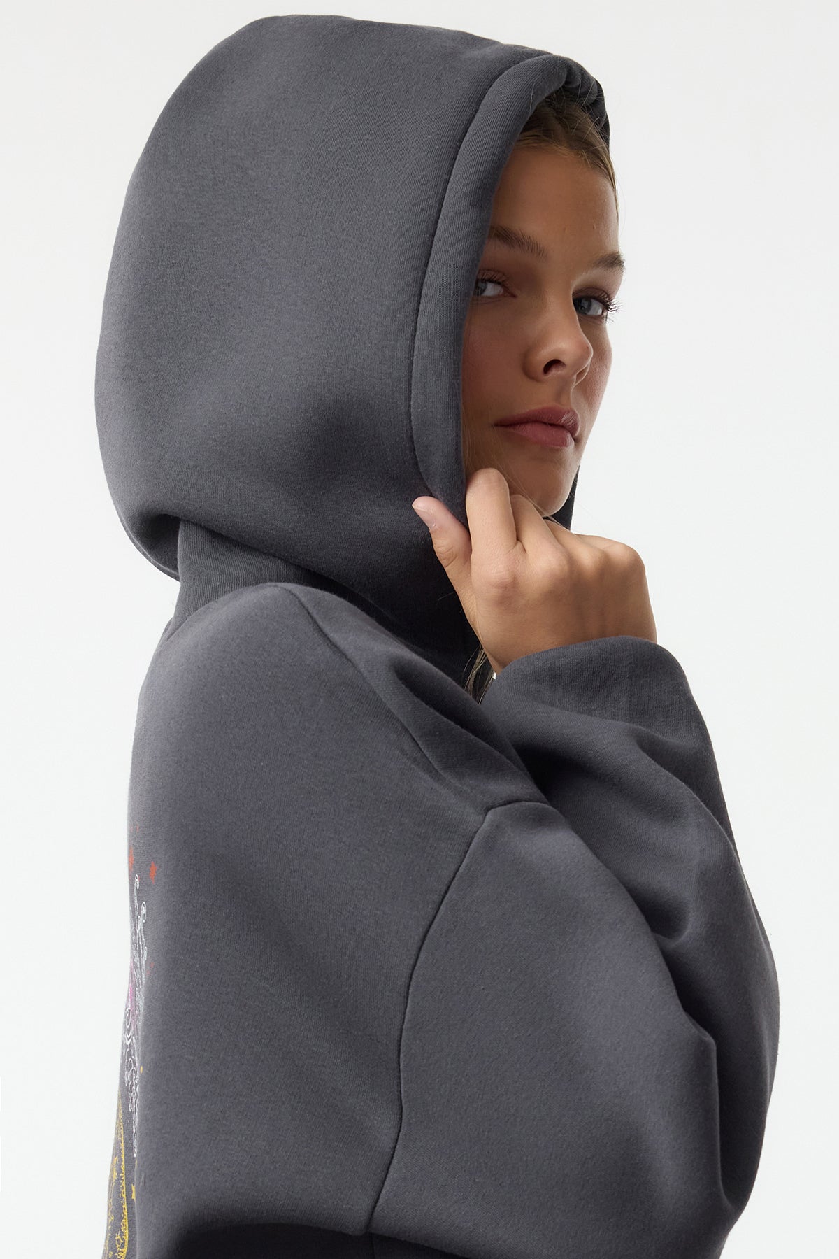 Trendyolmilla Ekru Kalın İçi Polarlı Kapüşonlu Baskılı Oversize/Geniş Kalıp Örme Sweatshirt TWOAW24SW00136