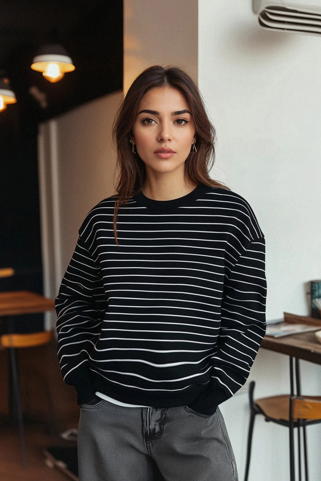 Siyah 2 İplik Bisiklet Yaka Çizgili Regular Örme Sweatshirt TWOAW25SW00324