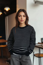 Siyah 2 İplik Bisiklet Yaka Çizgili Regular Örme Sweatshirt TWOAW25SW00324