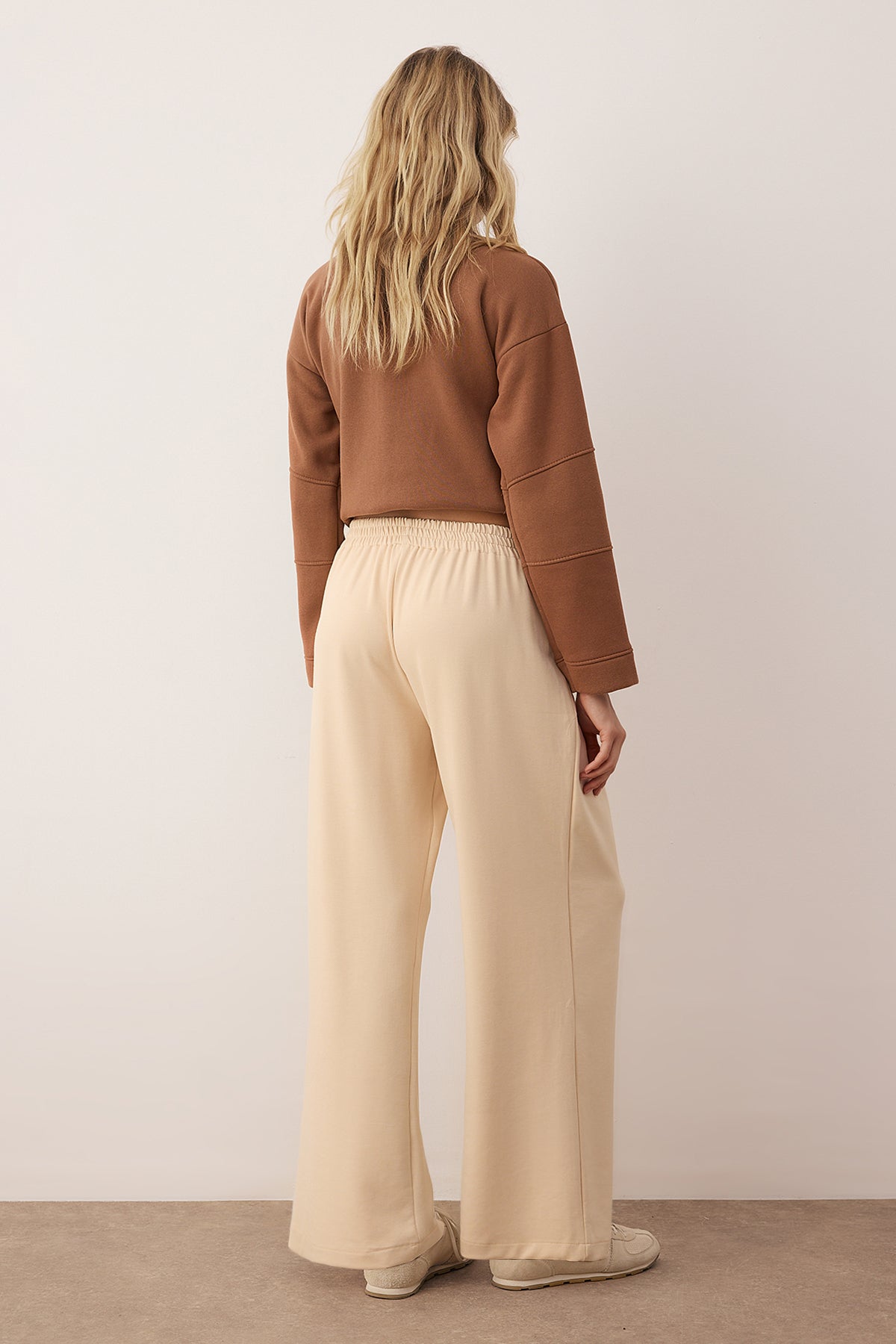 Trendyolmilla Taş Wide Leg Yumuşak Kumaşlı Pilili Esnek Örme Pantolon TWOAW26PL00138