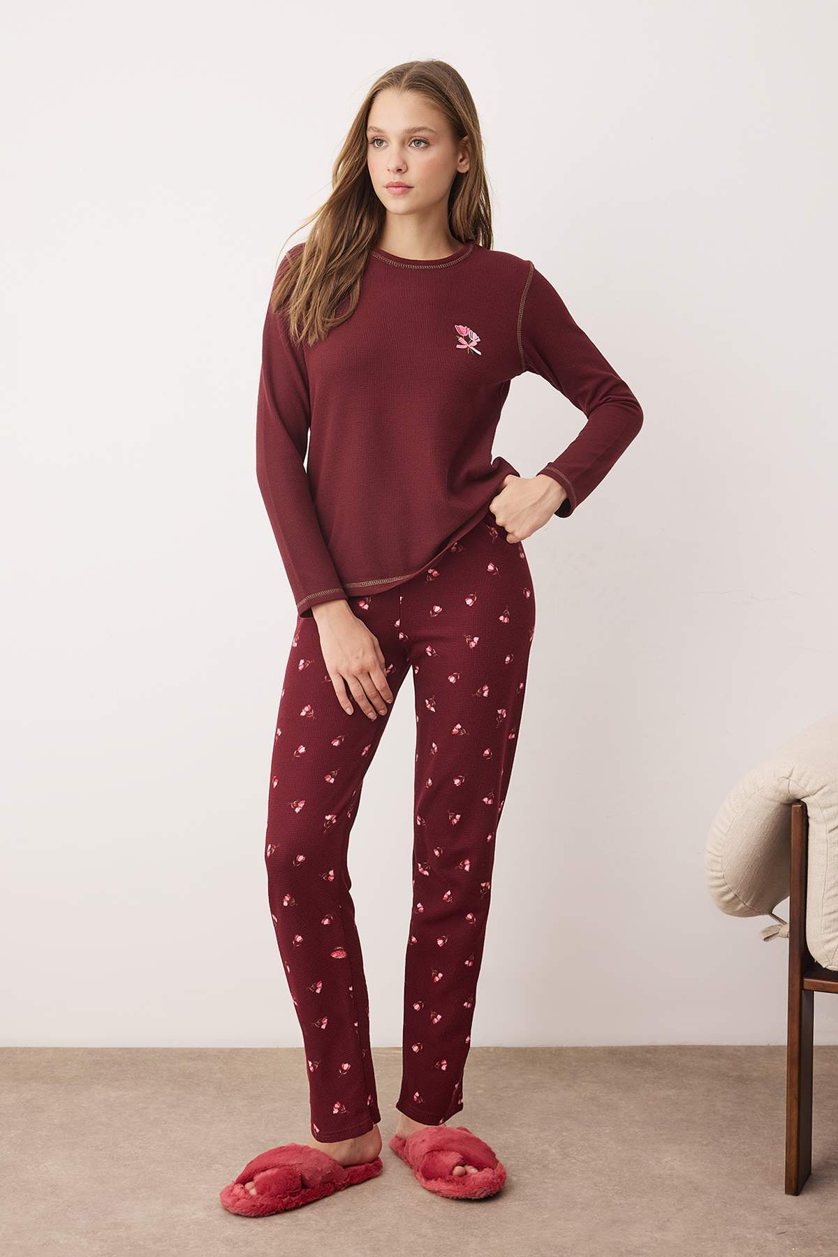 Trendyolmilla Bordo Kurdele/Fiyonklu Yumuşak Kışlık Waffle Örme Pijama Takımı THMAW26PT00187 Main image