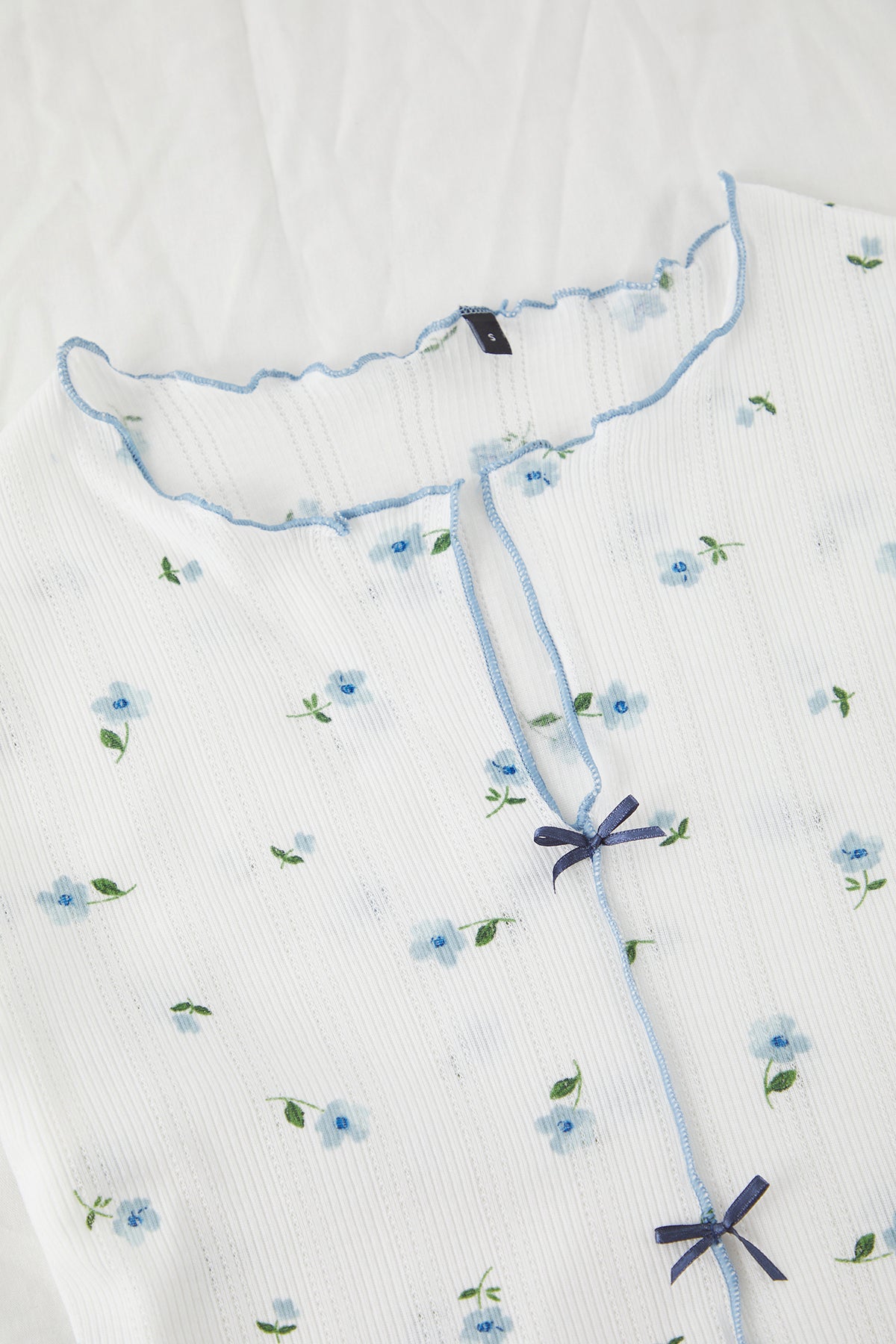 Trendyolmilla Beyaz %100 Pamuklu Çiçekli Kurdele/Fiyonklu Fitilli Şortlu Örme Pijama Takımı THMSS25PT00434