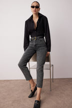 Trendyolmilla Siyah Yüksek Bel Mom %100 Pamuk Non-Stretch Jeans TWOSS23JE00067