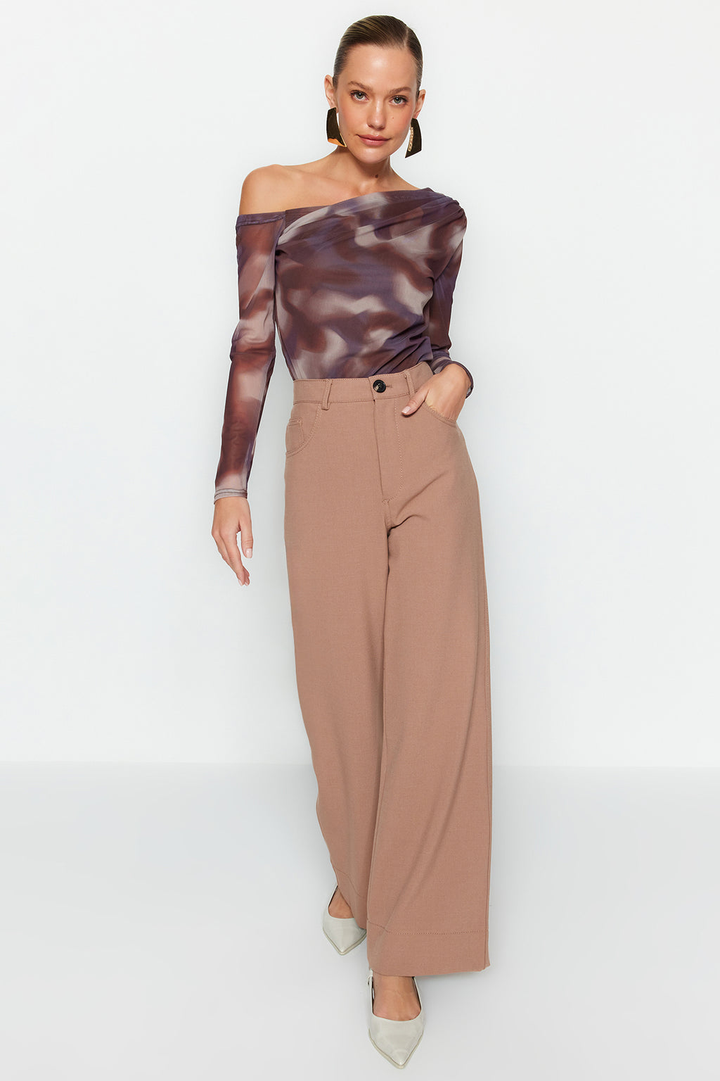 Trendyolmilla Antrasit Tül Fitted/Vücuda Oturan Astarlı Asimetrik Yaka Bluz TWOAW24BZ00051