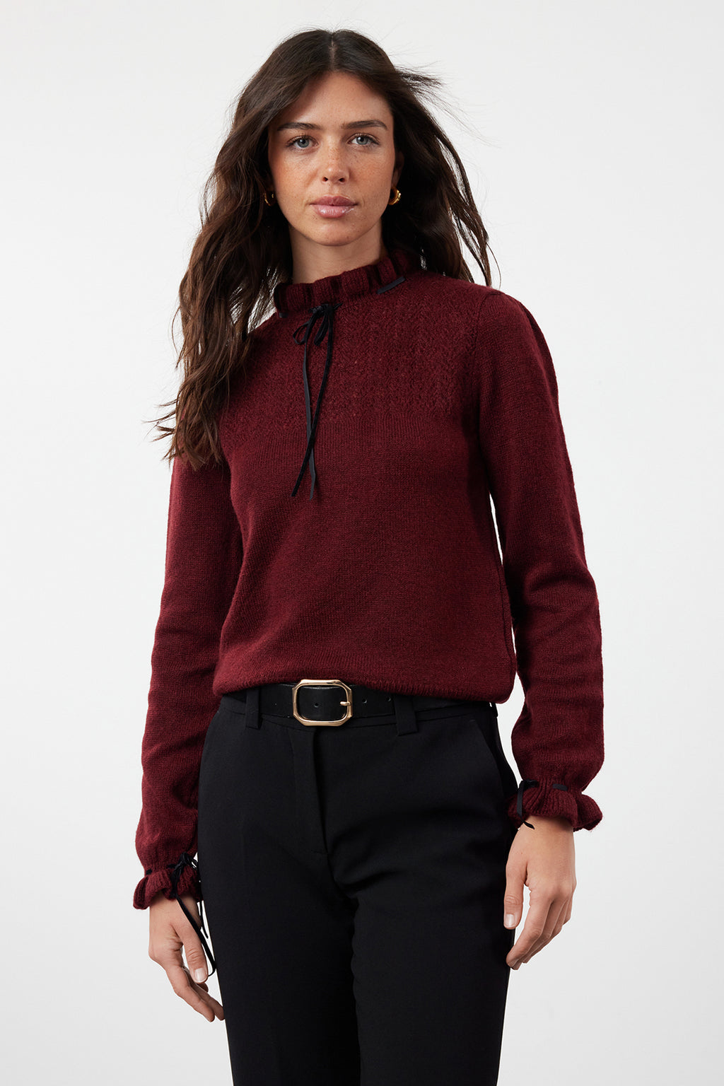 Trendyolmilla Bordo Yumuşak Dokulu Ajurlu/Delikli Kurdele/Fiyonk Detaylı Triko Kazak TWOAW21KZ2355