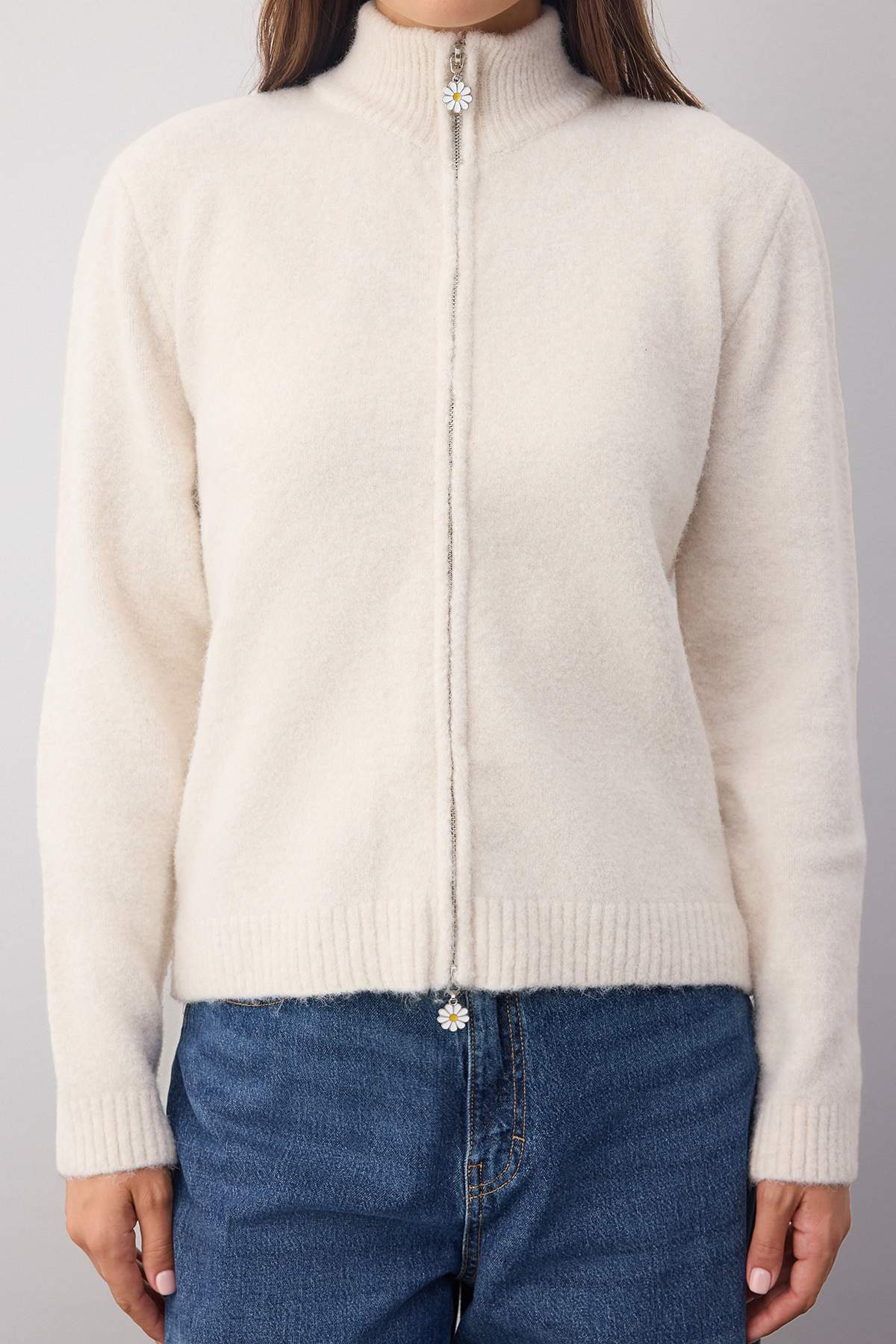 Trendyolmilla Wardrobe Essentials Lacivert Yünlü Fermuarlı Dik Yaka Papatya Elcikli Triko Hırka |TWOAW26HI00090