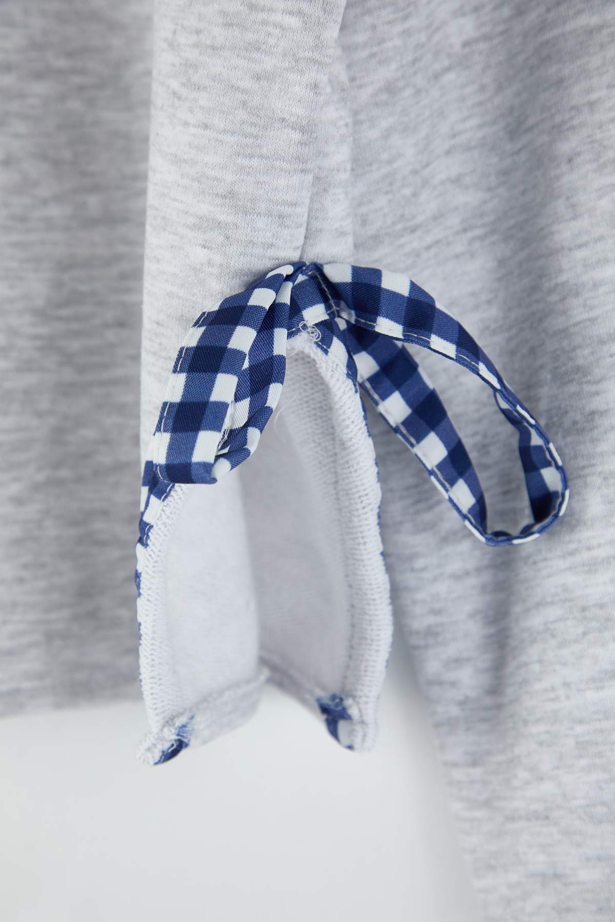 Trendyolmilla Lacivert Kalın İçi Polarlı Kurdele Detaylı Crop Boy Örme Sweatshirt TWOAW26SW00075