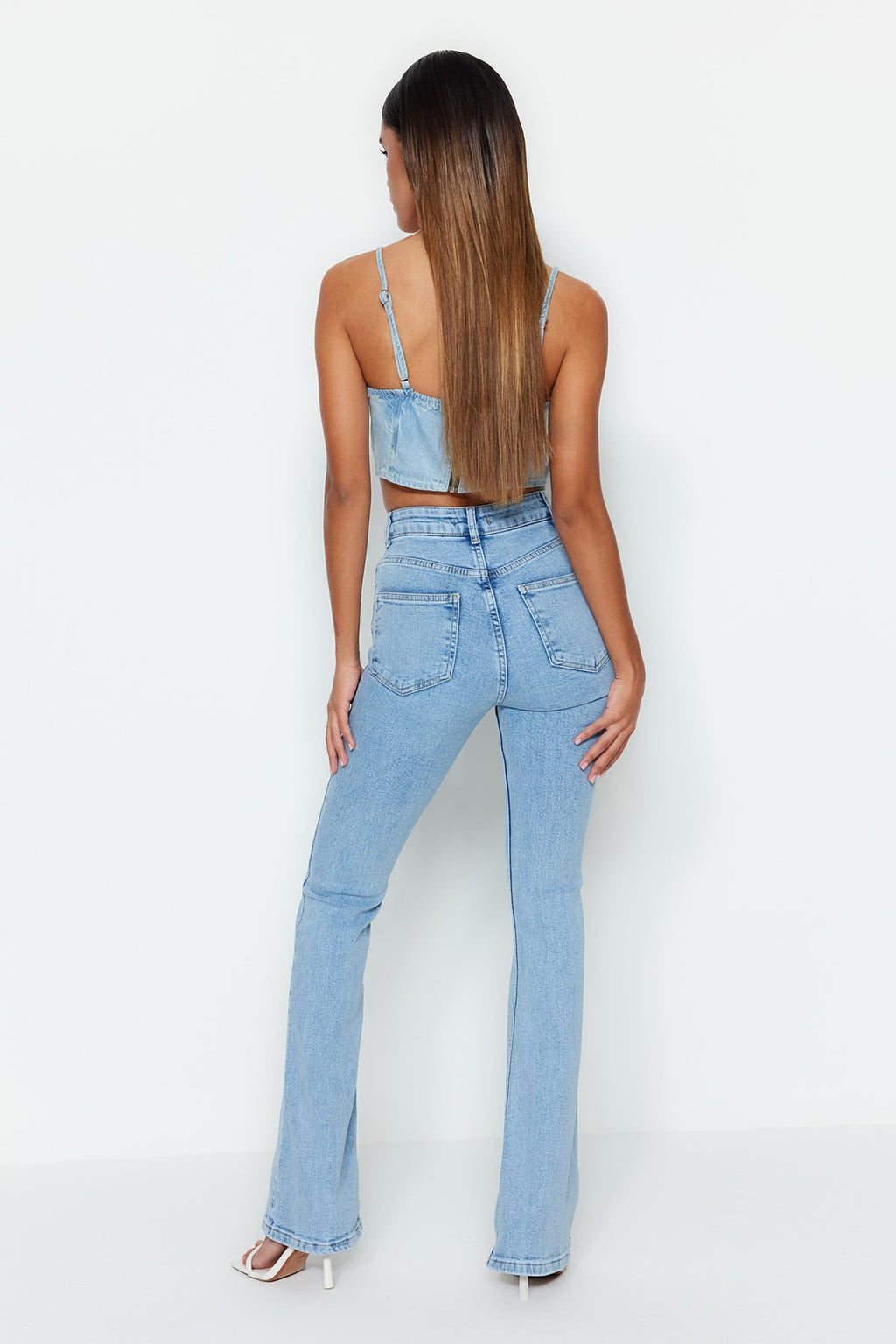 Trendyolmilla More Sustainable Açık Mavi Yüksek Bel Comfort/Esnek Flare İspanyol Paça Jeans TWOSS23JE00063