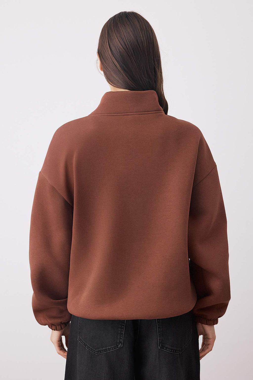 Kahverengi Dokuma Garni Detaylı Cepli Kalın İçi Polarlı Örme Sweatshirt TWOAW26SW00056