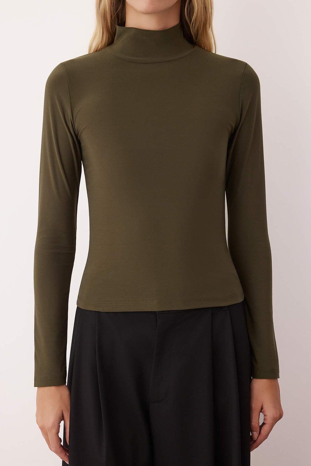 Trendyolmilla Siyah Fitted/Vücuda Oturan Uzun Kollu Dik Yaka Fitilli Esnek Örme Bluz TWOAW25BZ00078