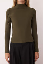 Trendyolmilla Siyah Fitted/Vücuda Oturan Uzun Kollu Dik Yaka Fitilli Esnek Örme Bluz TWOAW25BZ00078