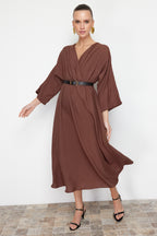 Trendyolmilla Kahverengi Kemerli A-line Kruvaze Yakalı Aerobin Boho Midi Dokuma Elbise TWOSS24EL00992