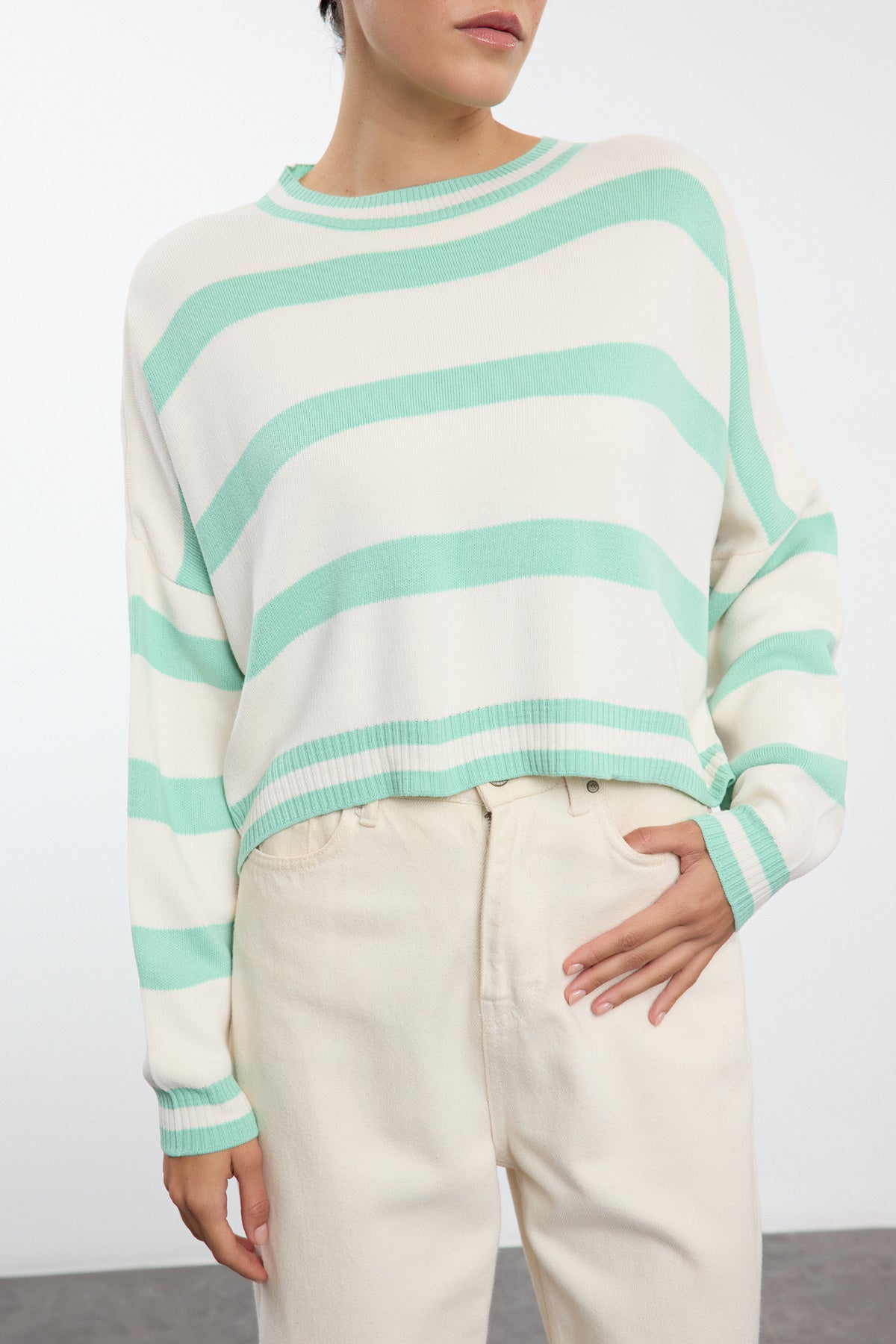 Trendyolmilla Lacivert Crop Çizgili Triko Kazak TWOAW23KZ00205