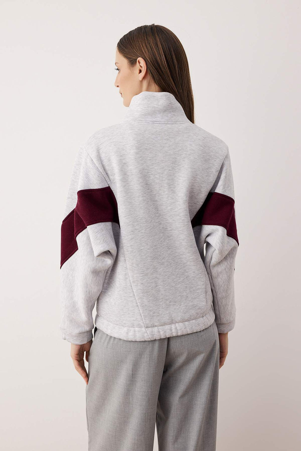 Trendyolmilla Kar Melanj Fermuarlı Dikiş Detaylı Dik Yaka Bomber Örme Sweatshirt TWOAW26SW00037