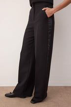 Siyah Yanda Saten Şerit Detaylı Wide Leg/Geniş Paça Pantolon TWOAW26PL00089