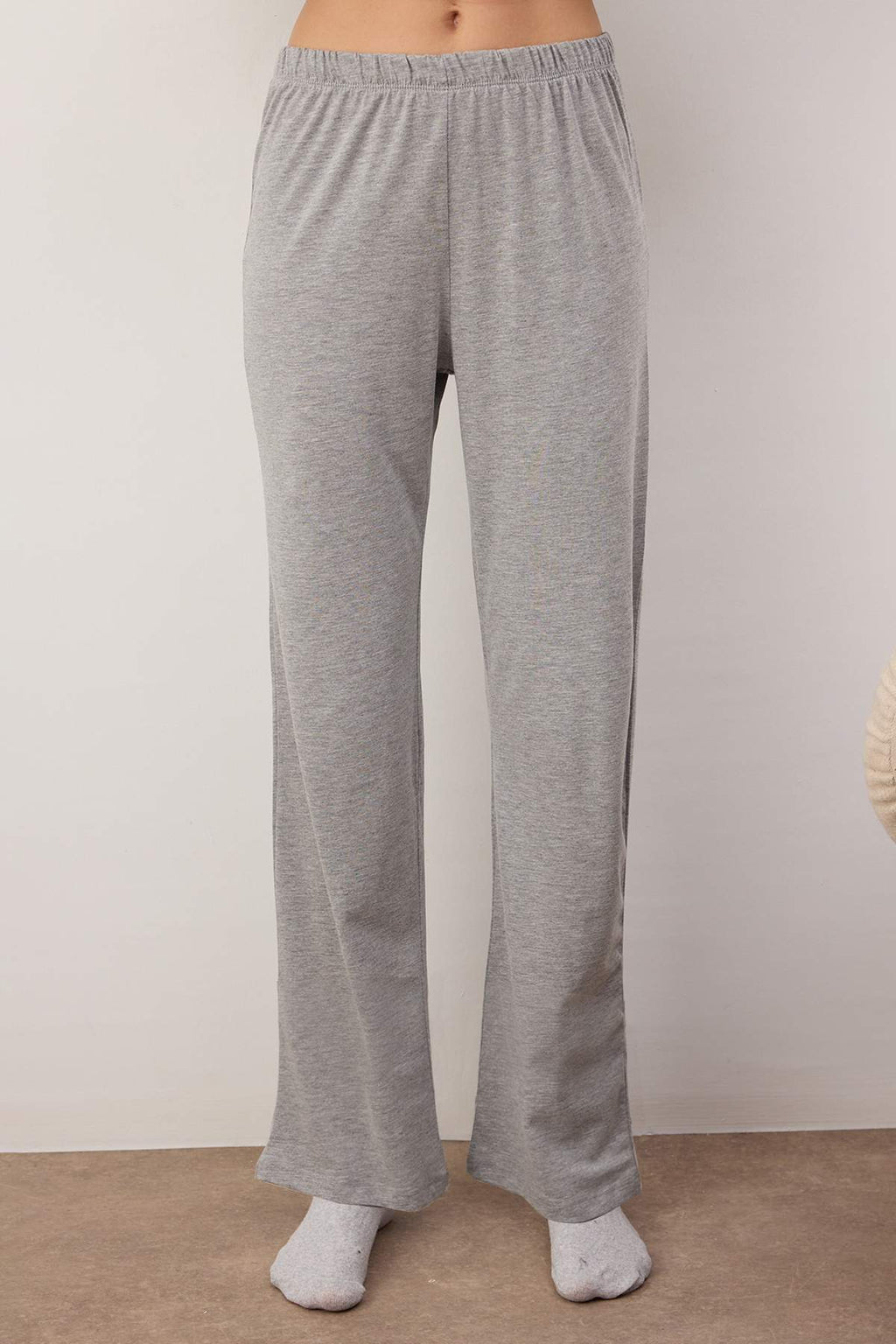 Trendyolmilla Gri %100 Pamuklu Biye ve Cep Detaylı Baskılı Örme Pijama Takımı THMAW22PT0785