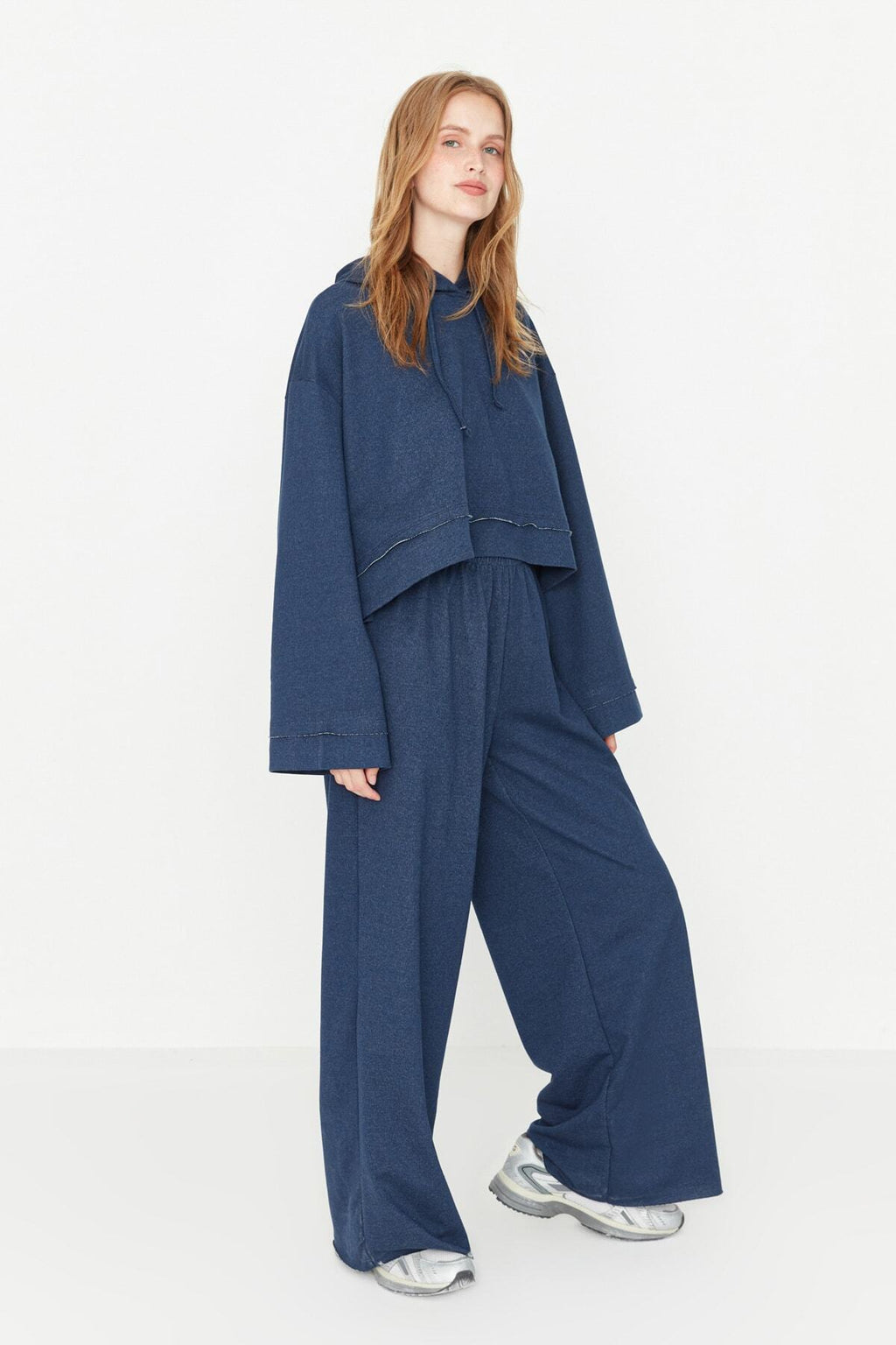 Trendyolmilla Lacivert Kapüşonlu Geniş Kalıp Örme Pijama Takımı TWOSS21EM0026