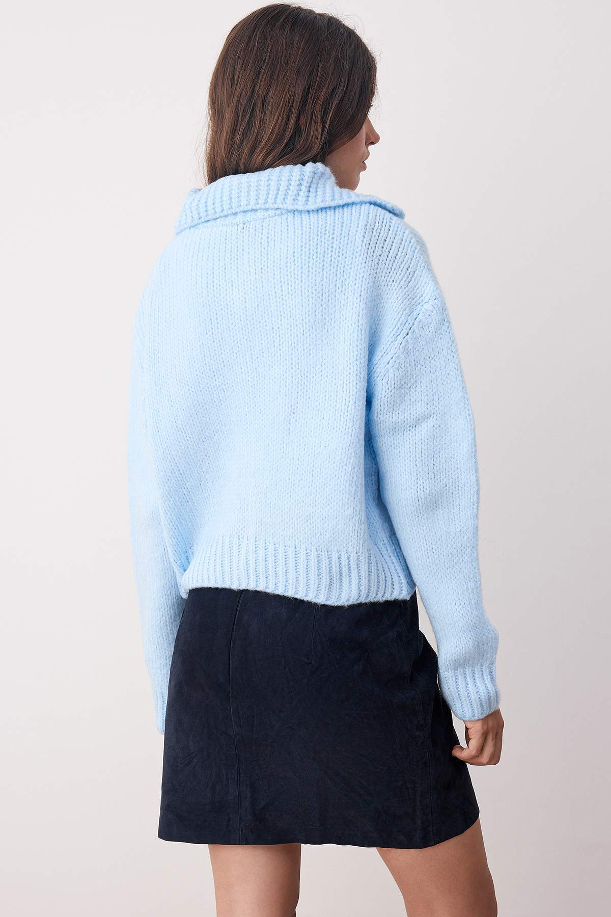 Trendyolmilla Ekru  Oversize/Geniş Kalıp Crop  Triko Hırka TWOAW26HI00179