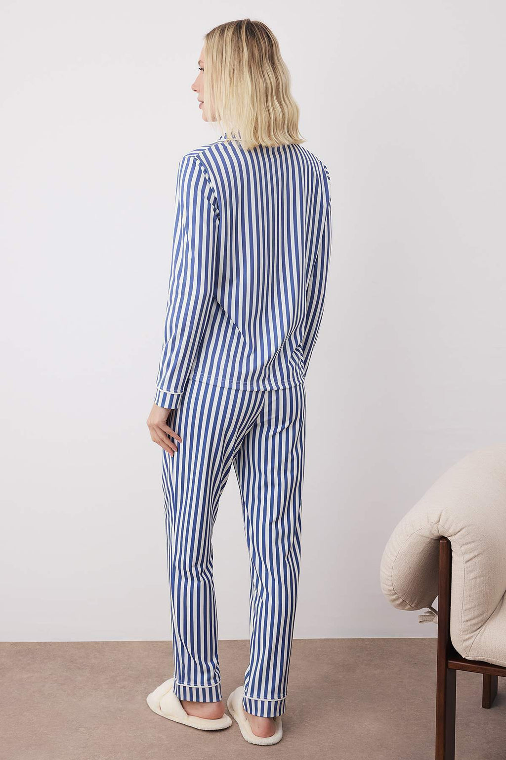 Trendyolmilla Mavi Çizgi Desenli Biyeli İçi Polarlı Gömlek-Pantolon Örme Pijama Takımı THMAW24PT00050