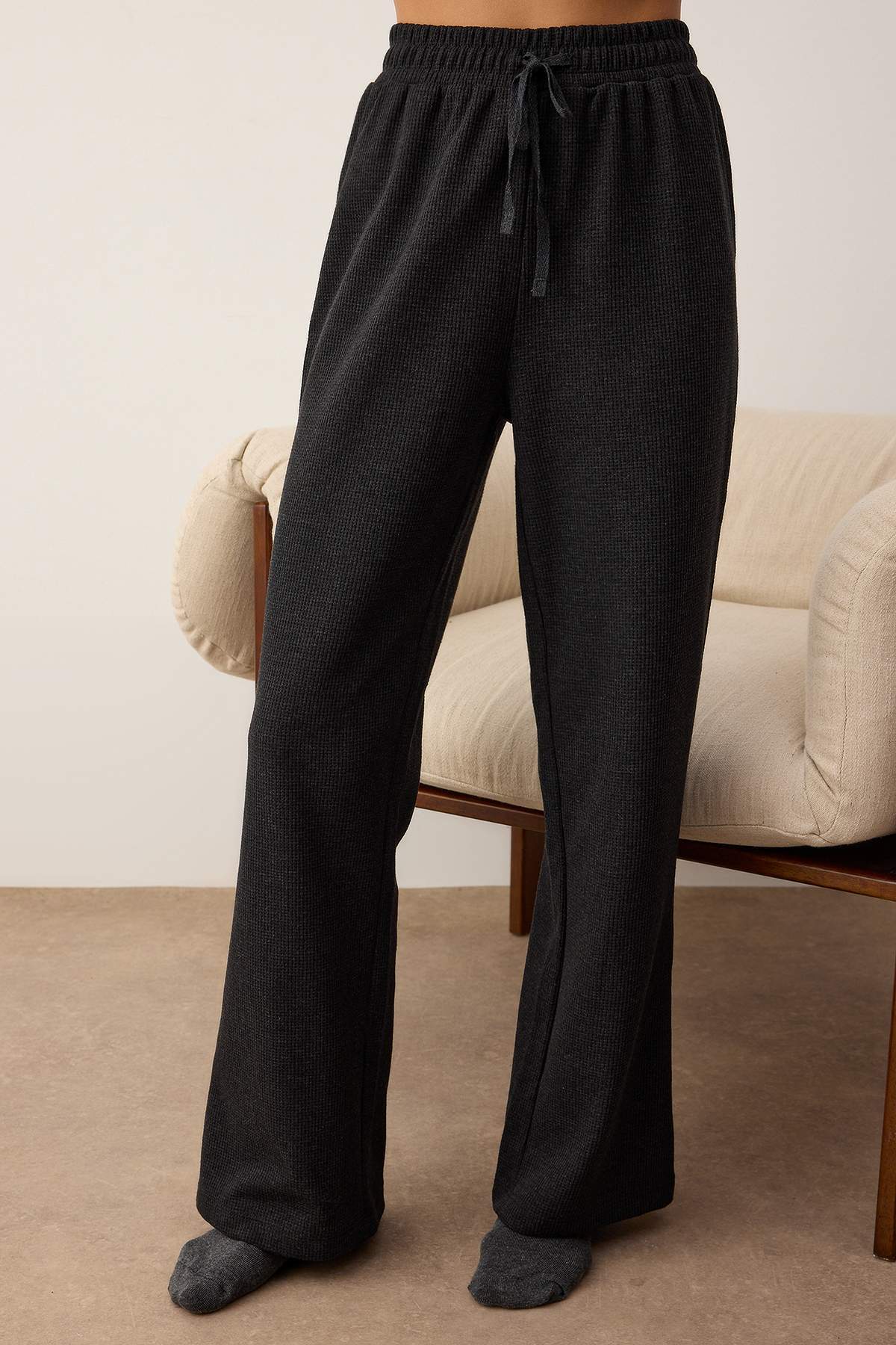 Trendyolmilla Bej Bel Bağlama Detaylı Waffle Örme Pijama Takımı THMAW26PT00050