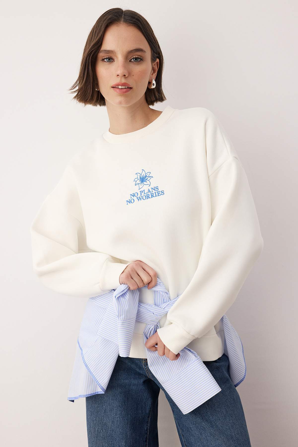 Teen Ekru Kalın İçi Polarlı Çiçek Nakışlı Bisiklet Yaka Oversize Örme Sweatshirt TWOAW26SW00154