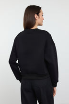 Siyah Regular/Normal Kalıp İçi Polarlı Leopar Detaylı Kurdele Nakışlı Örme Sweatshirt TWOAW25SW00307
