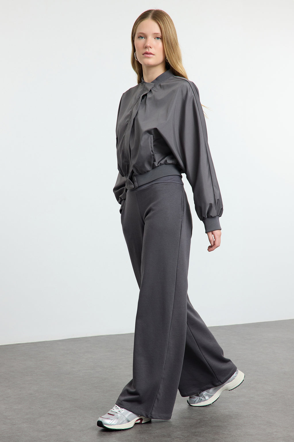 Trendyolmilla Antrasit Ince Ekstra Yüksek Bel Wide Leg/Geniş Kesim Pantolon TWOAW25PL00026