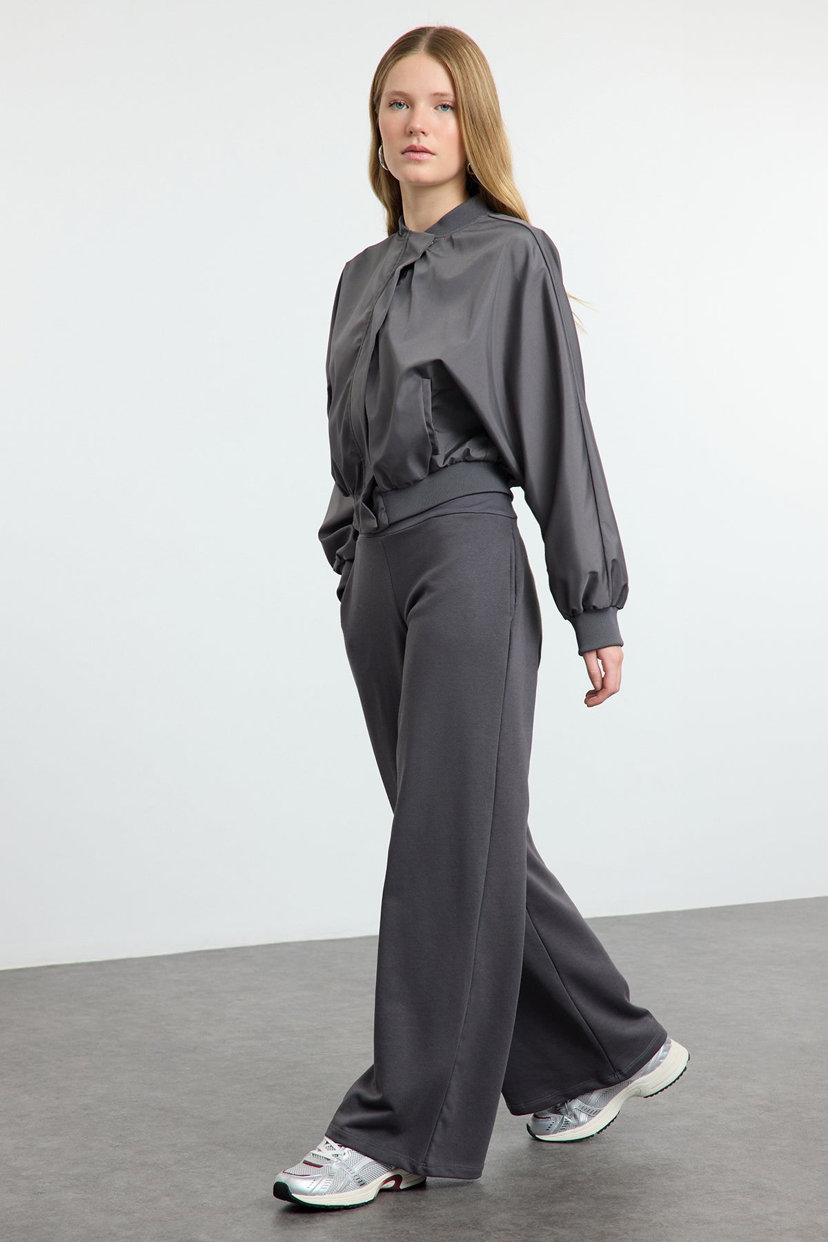 Trendyolmilla Antrasit Ince Ekstra Yüksek Bel Wide Leg/Geniş Kesim Pantolon TWOAW25PL00026