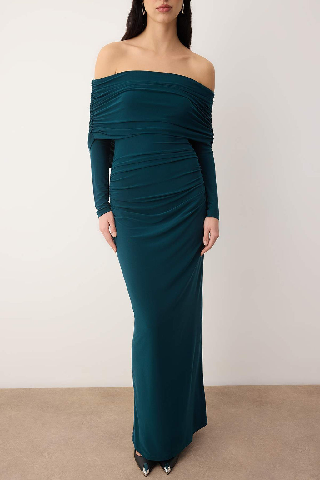 Trendyolmilla Limited Edition Siyah Büzgülü Carmen Yaka Esnek Maxi Örme Elbise TWOAW26EL00112