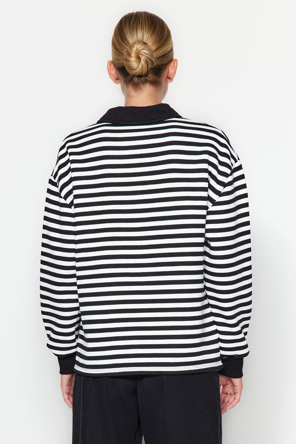 Siyah Çizgili Polo Yaka Kalın İçi Polarlı Oversize Örme Sweatshirt TWOAW24SW00344