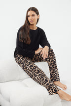 Trendyolmilla Beyaz-Siyah Leopar Desenli Örme Pijama Takımı THMAW25PT00100