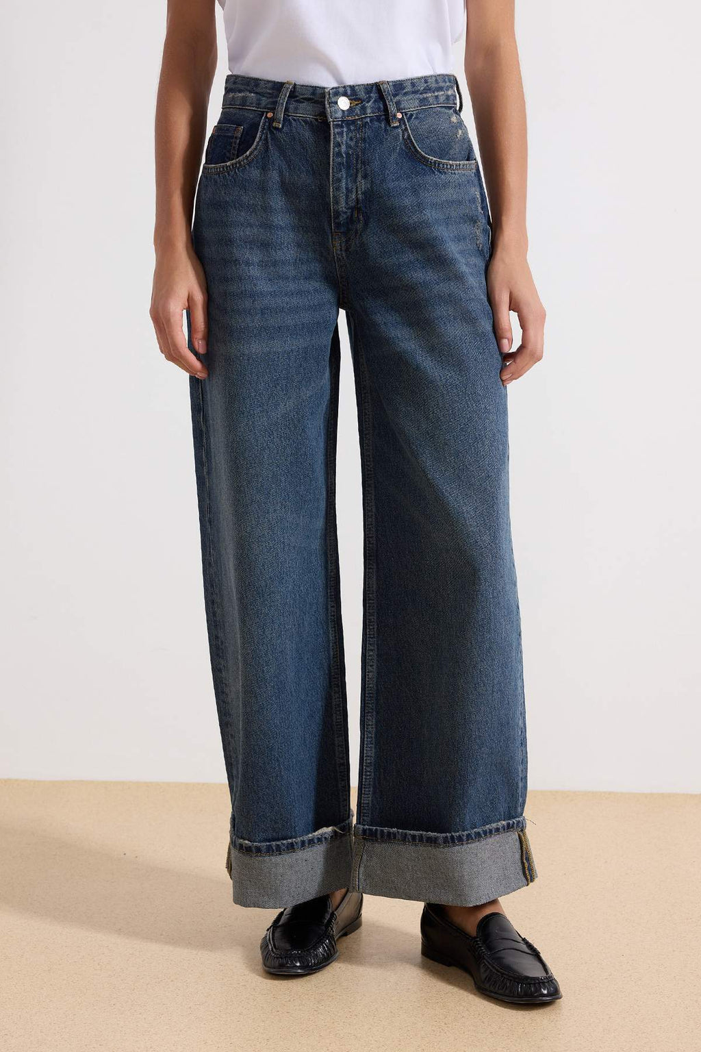 Trendyolmilla Koyu Mavi Katlı Paça Normal Bel Loose Baggy Jeans TWOSS25JE00001