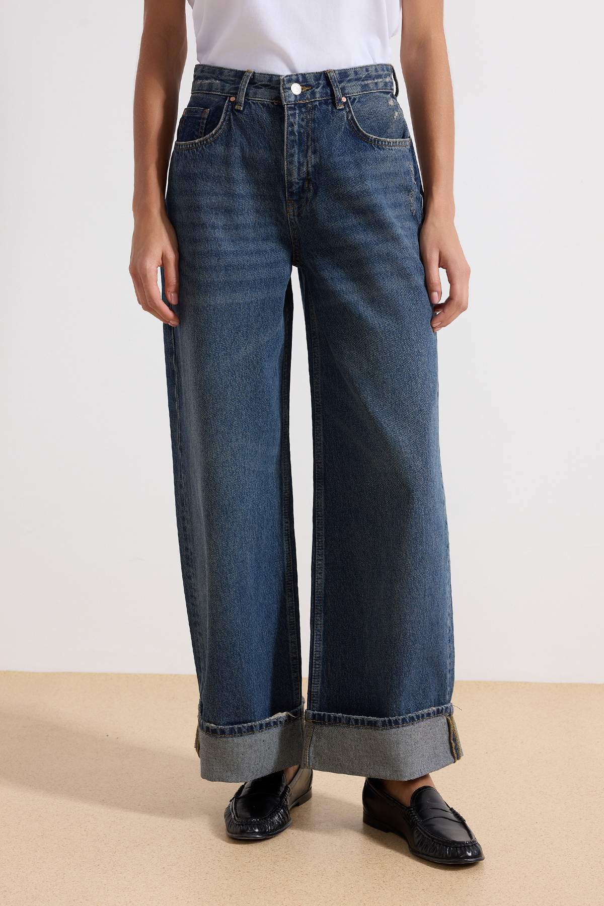 Trendyolmilla Koyu Mavi Katlı Paça Normal Bel Loose Baggy Jeans TWOSS25JE00001